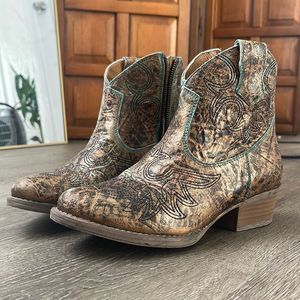 Sterling River NWT Ankle Boots 7.5